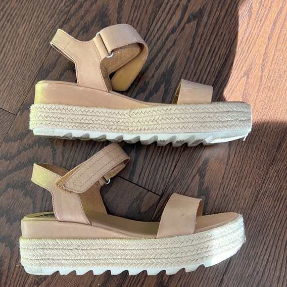 Sorel Women's Cameron Flatform Sandal - Picture 2 of 8